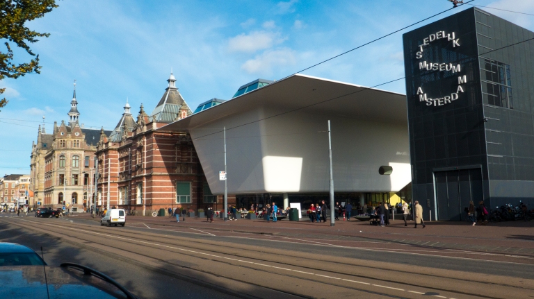 Stedelijk Museum für moderne Kunst mit Anbau, mutiges Design ist nicht automatisch ästhetisch! 